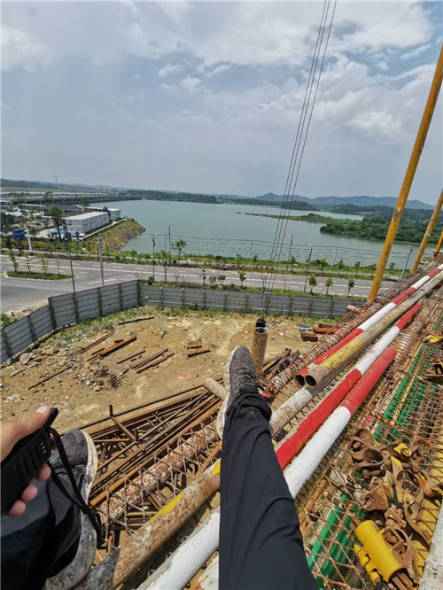 锡林浩特市作业中发生设备损坏或人员意外，责任怎么划分？